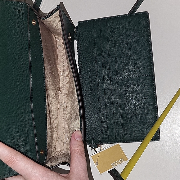 NWT Michael Kors jet set travel 3 in 1 crossbody, clutch, wristlet bag - Picture 9 of 12